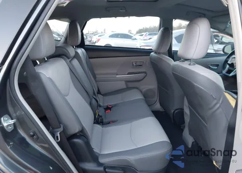 2017 Toyota Prius V Five z USA, uszkodzony, nr VIN JTDZN3EU8HJ062810